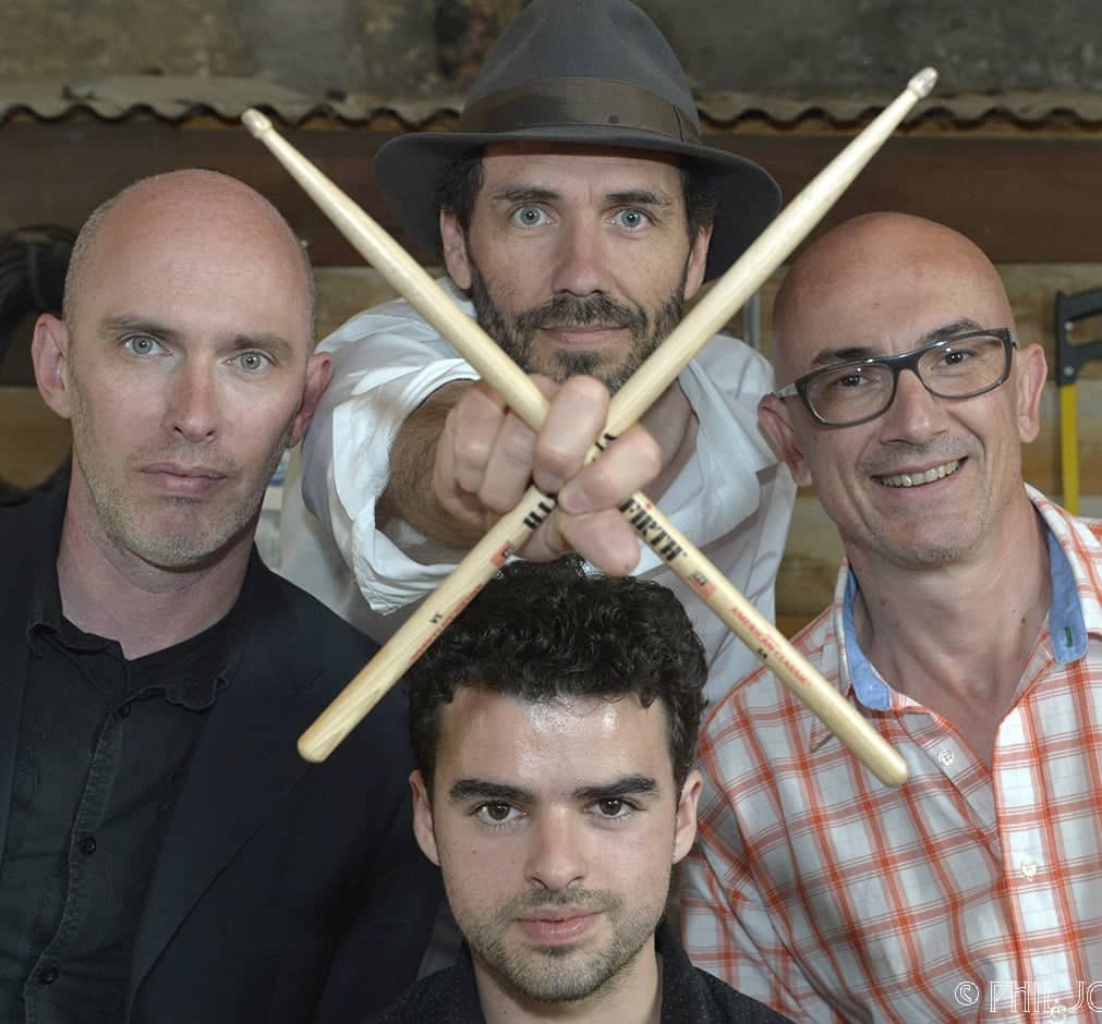 Bohème 1 BOHÈME photos presse GUILLAUME SOURIAU : contrebasse FRÉDÉRIC ROBERT batterie RÉMY HERVO guitare JACQUES JULIENNE : accordéon